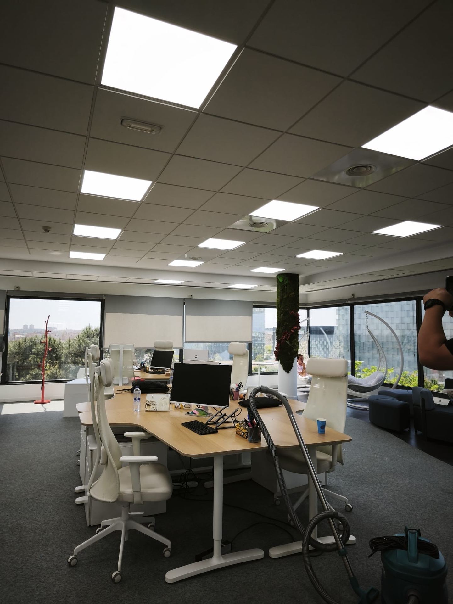 Oficina con sistema de iluminación LED